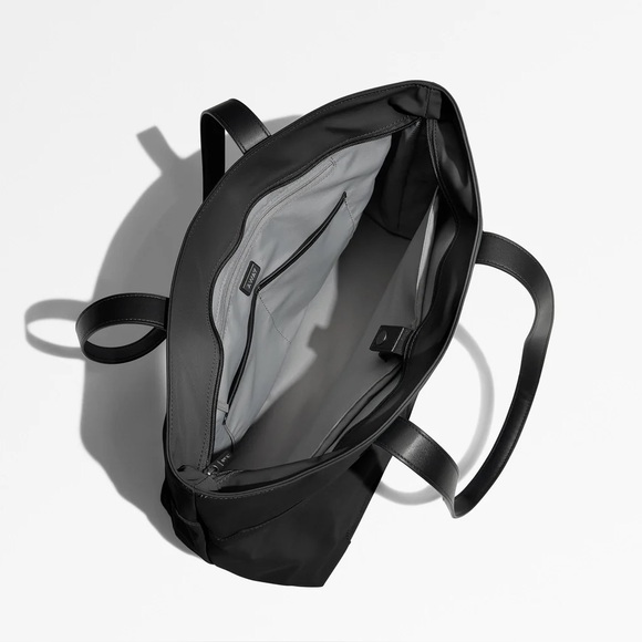 AWAY The Everywhere Tote in black - Picture 7 of 9